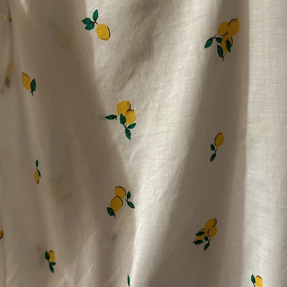 Adorable lemon print top from Van Heusen. Never worn - Picture 5 of 5